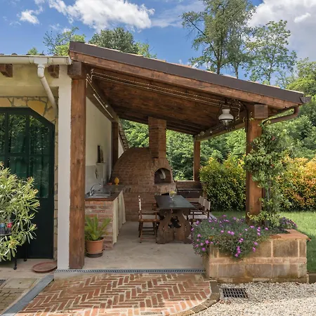 Cascina Oddone Prati Winery Holiday home